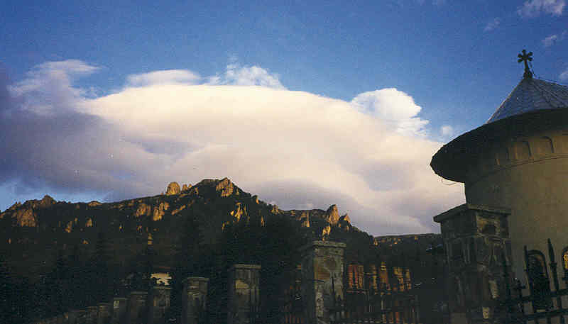 Lenticulares sobre Durau, Crpatos centrales, Rumana.